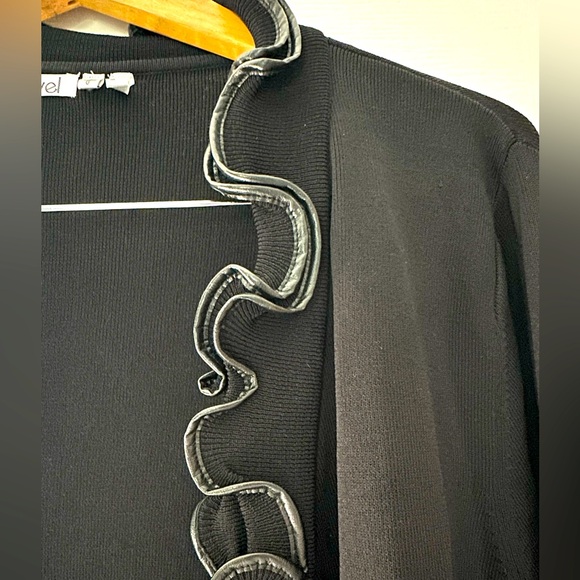 Unique open black sweater with “leather” trim size large. - Picture 4 of 7